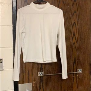 White turtle neck king sleeve size L